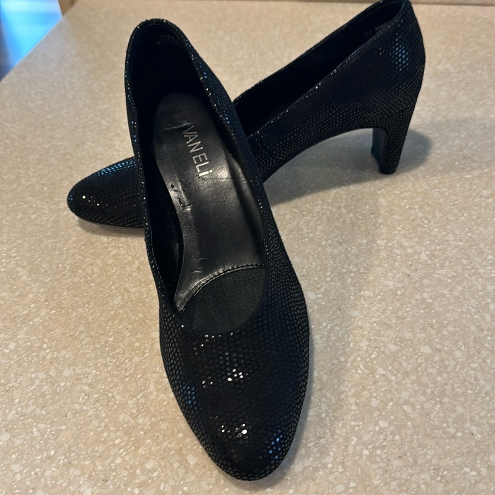 Van Eli black pumps. Size 8